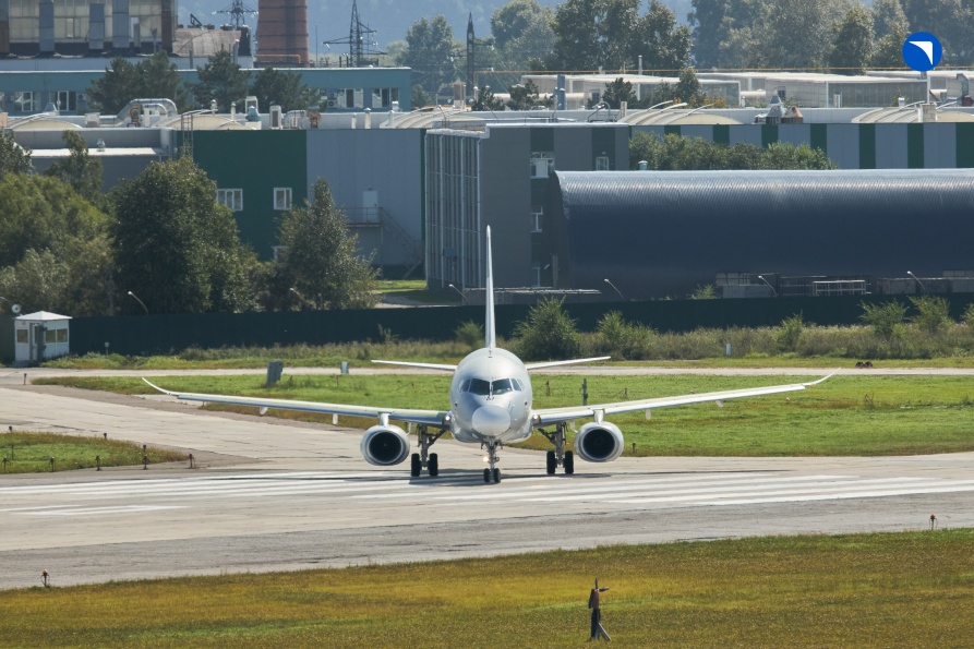 В Комсомольске-на-Амуре совершил первый полет импортозамещенный SJ-100, построенный по серийным технологиям